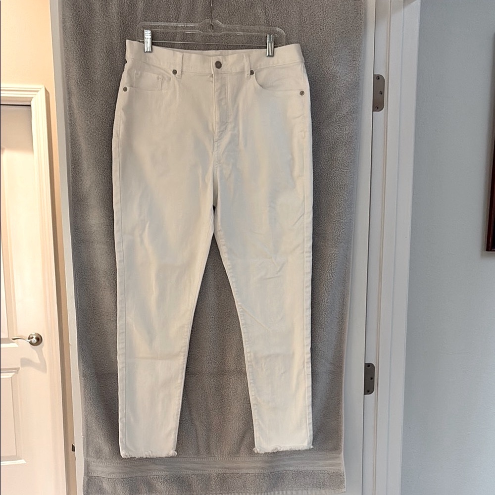 LOFT Women's Skinny Jeans - White    Size 12 (31)